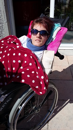morgane ferreira en fauteur roulant